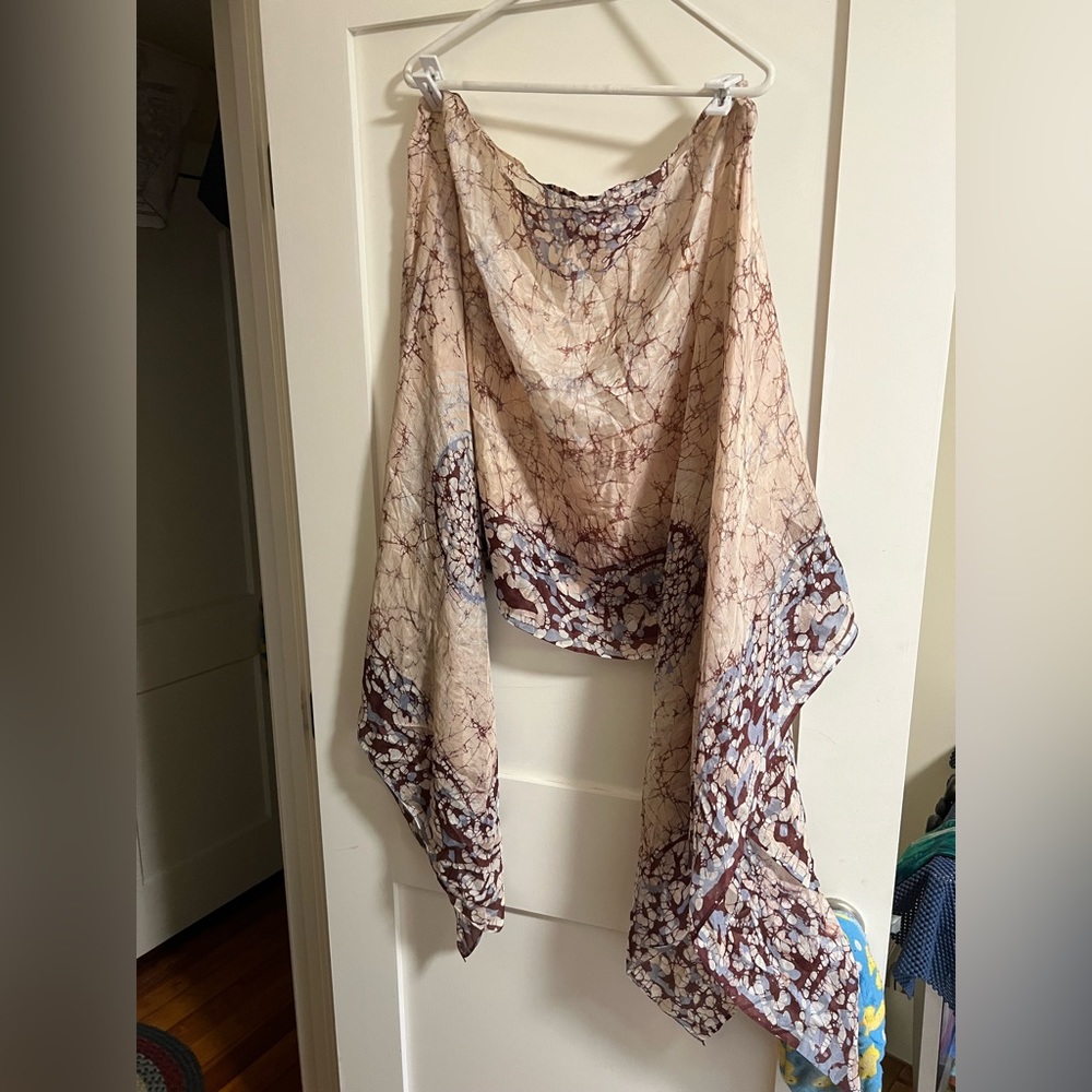 Lotta Stenssen . Shawl. 100% silk. Made in India. Kaftan.